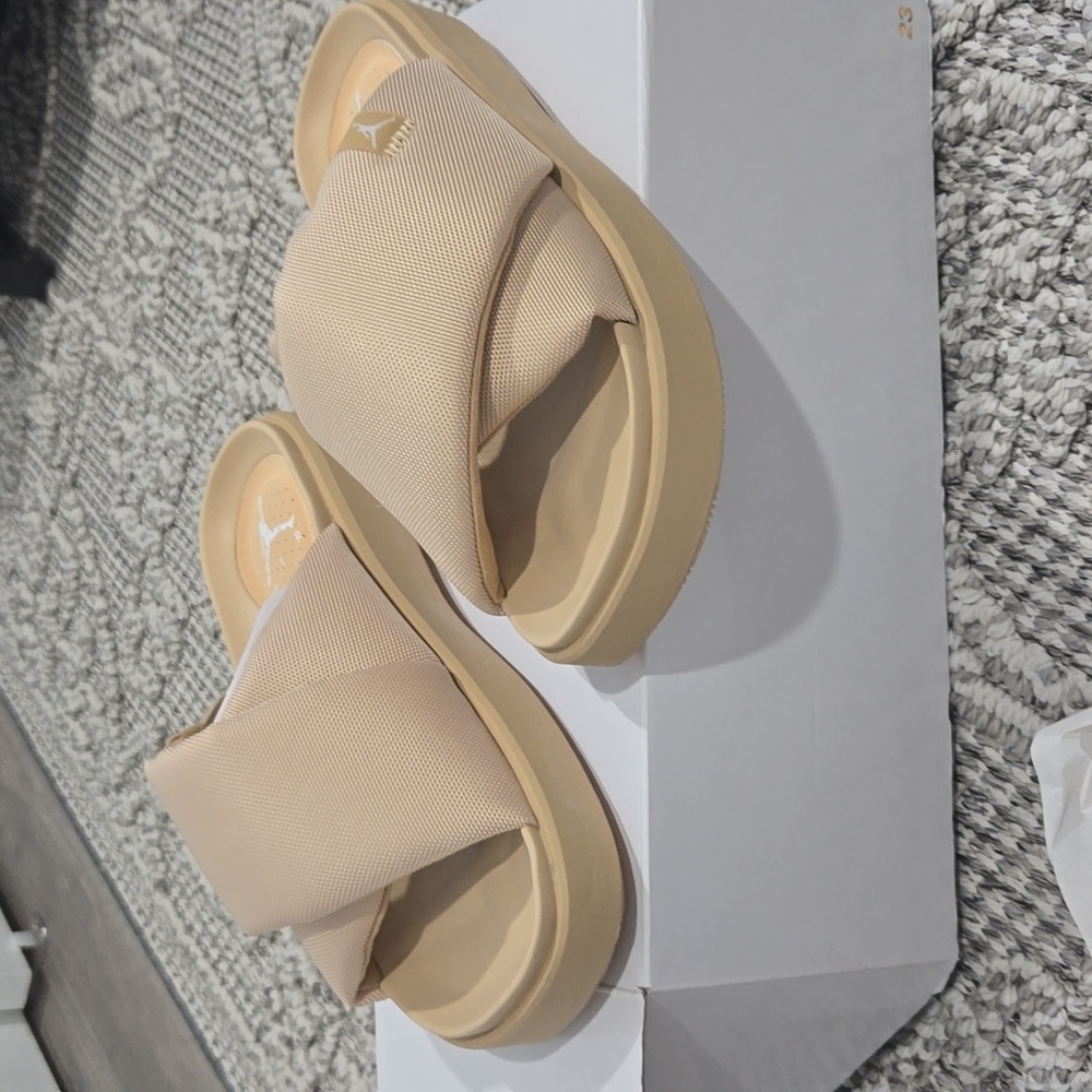 Brand New Women's Jordan Sophia Slide Size 10